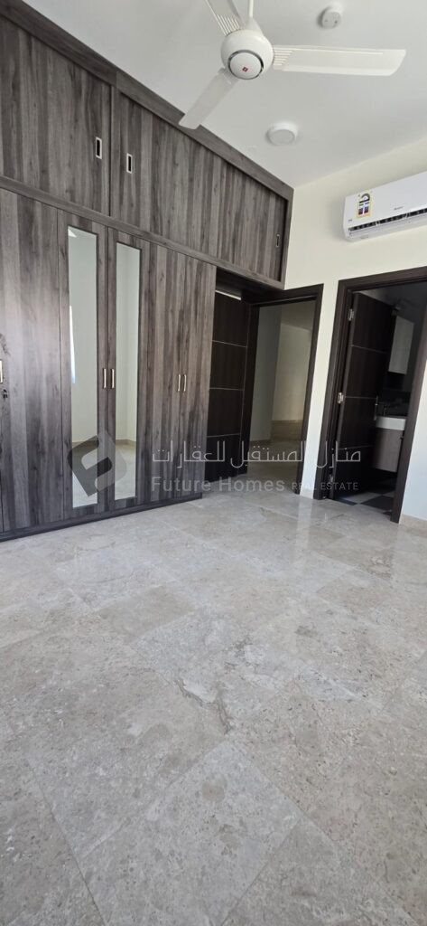 Room 2 with ceiling fan