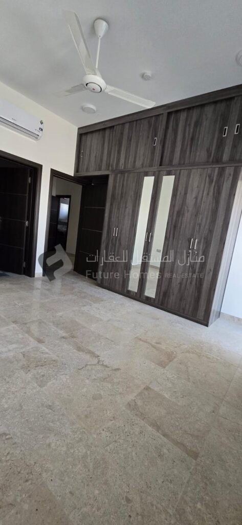 Room with ceiling fan