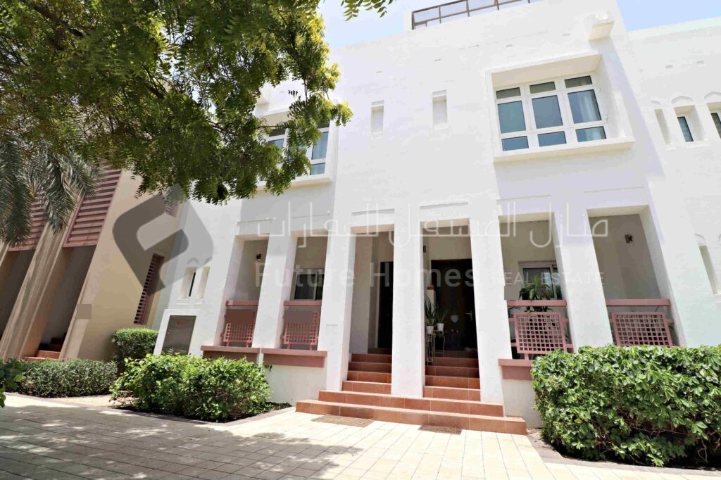 Townhouse villa for rent in Al Mouj