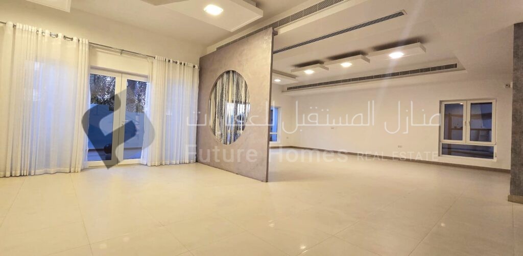 4BHK villa for rent in Al Hail North near beach