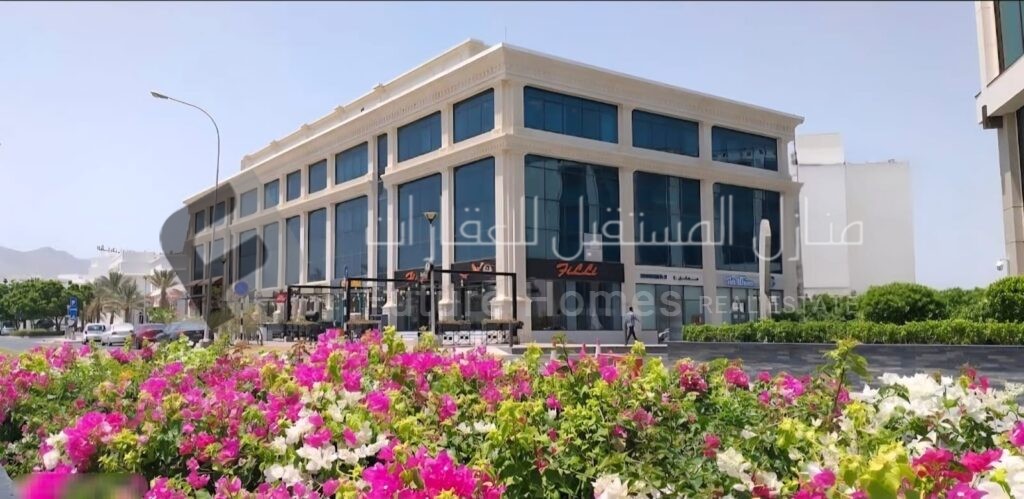 Apartment for rent in Shatti Al Qurum