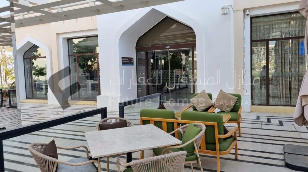 Cafes, resturants near by