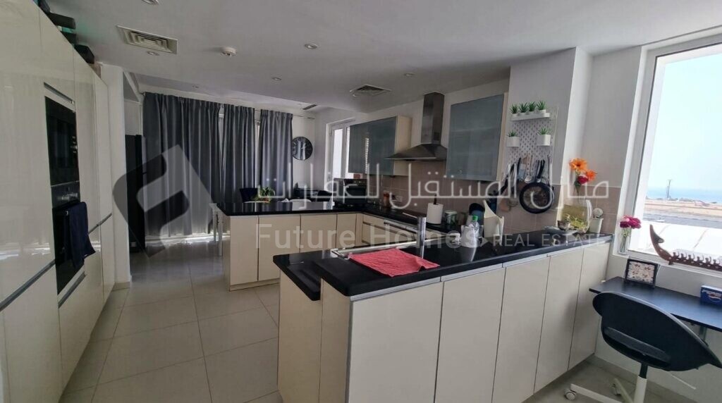 Equipped kitchen